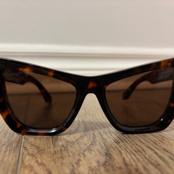 Off-White Tortoise Shell Sunglasses - Picture 2 of 10